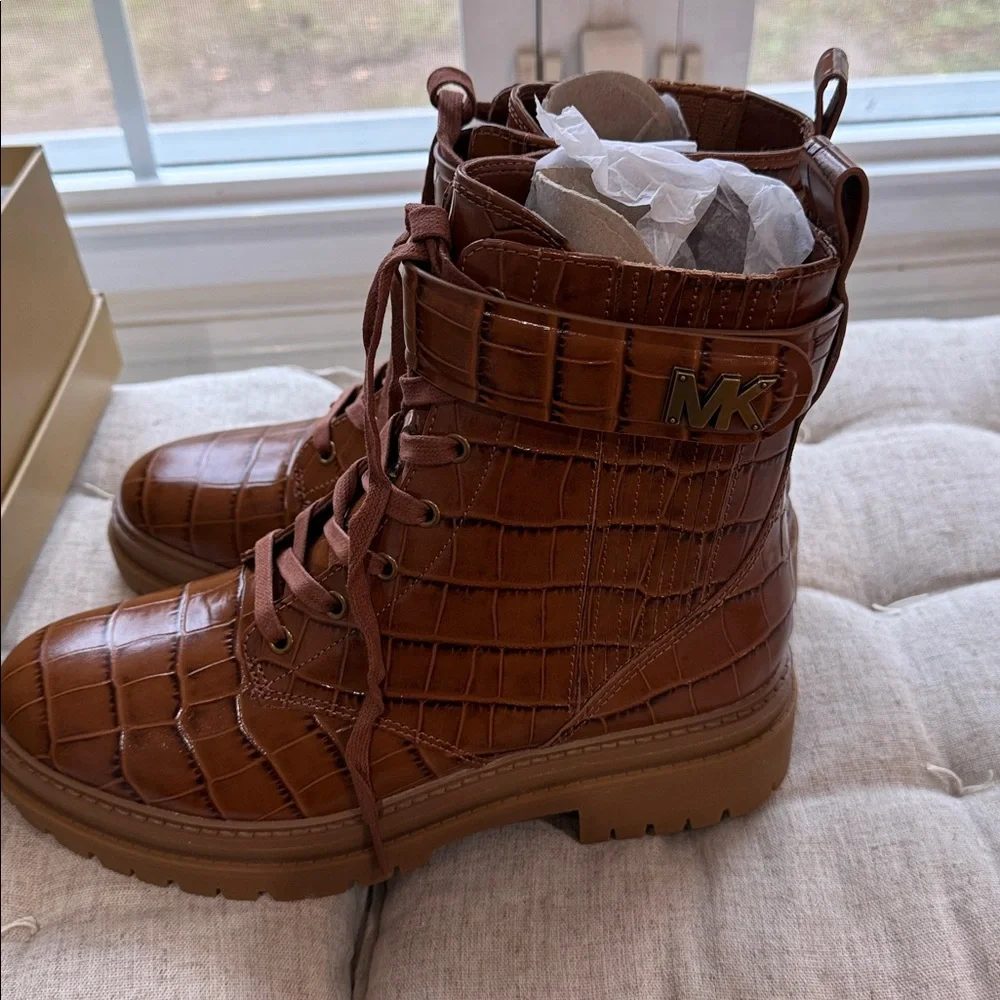 NIB Michael Kors STARK Chestnut Crocodile Embossed Leather Lace Up Combat Boots